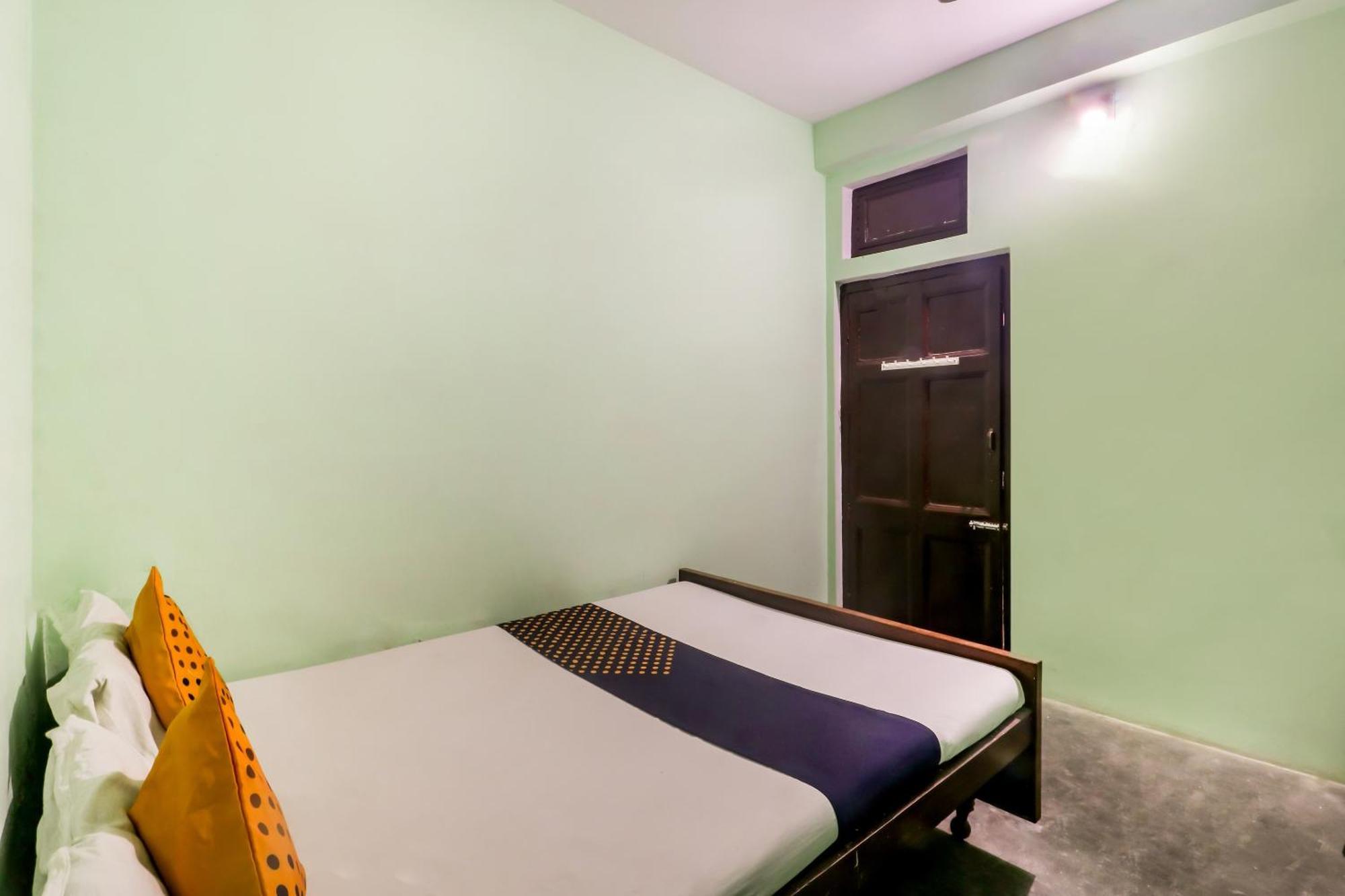 Spot On Mishra Guest House Varanasi Esterno foto