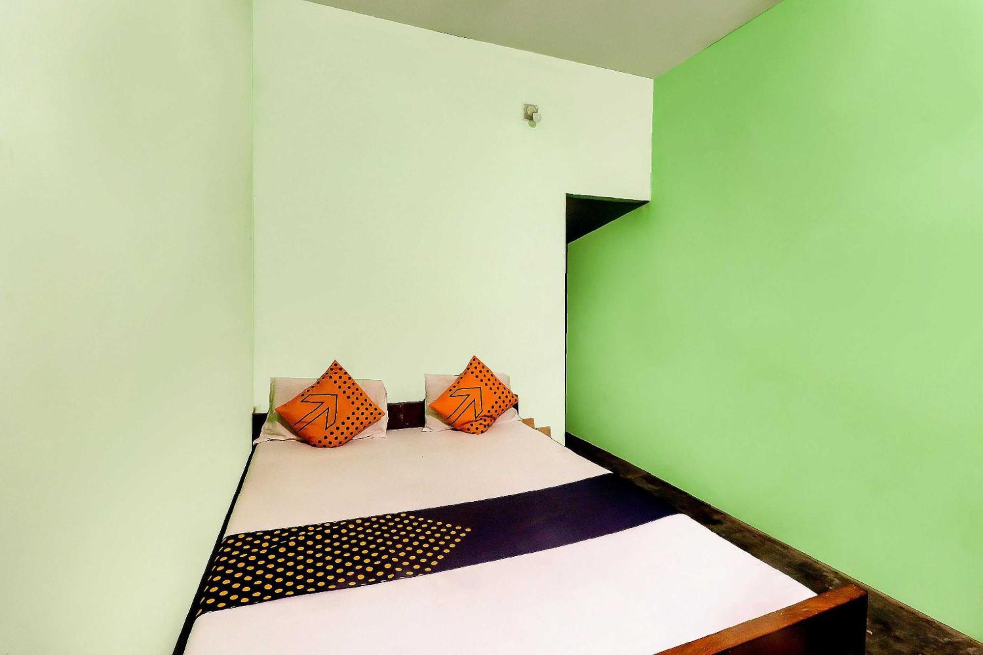 Spot On Mishra Guest House Varanasi Esterno foto