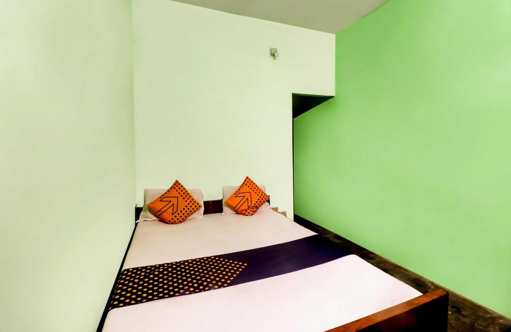 Spot On Mishra Guest House Varanasi Esterno foto
