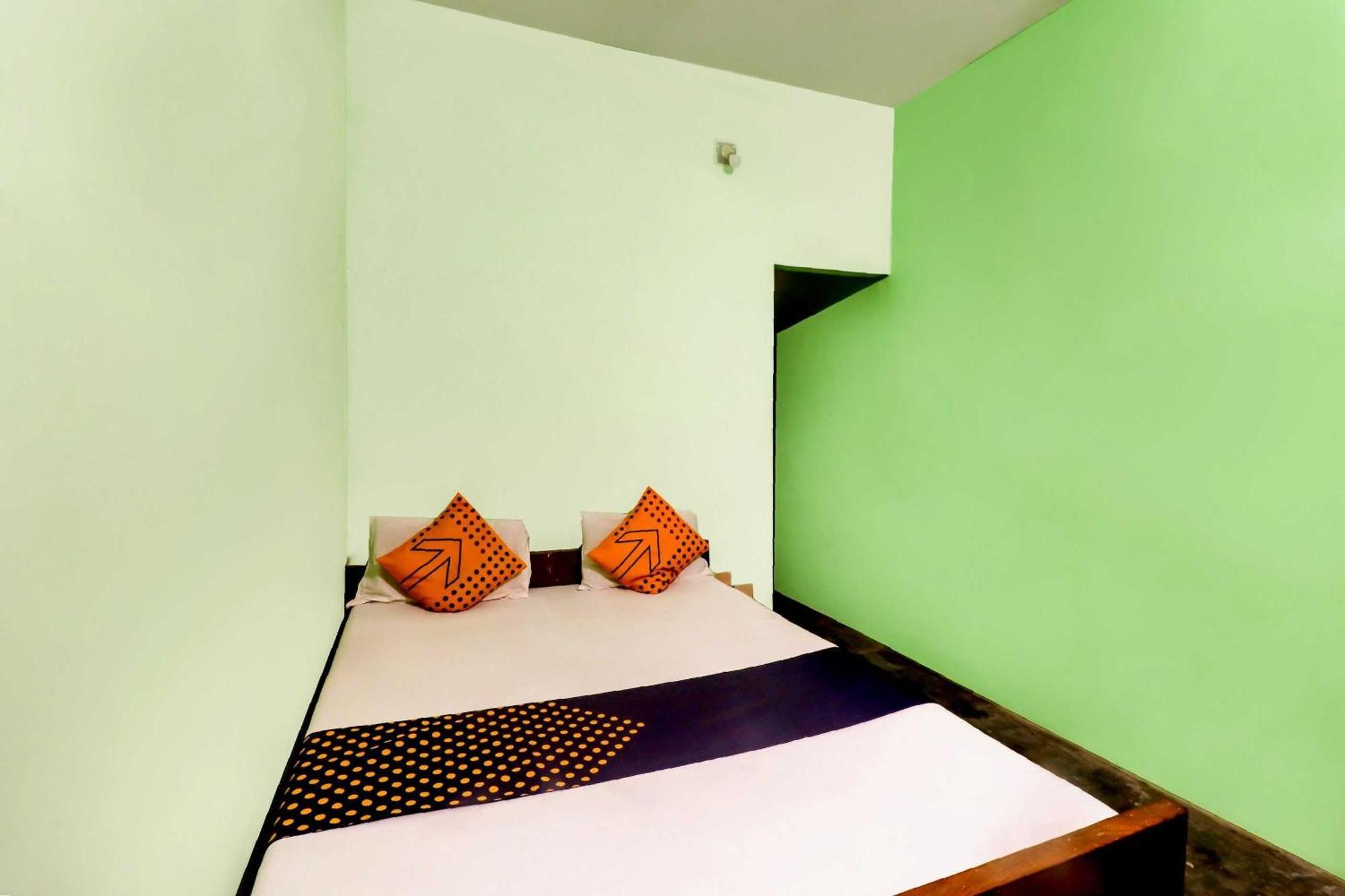 Spot On Mishra Guest House Varanasi Esterno foto
