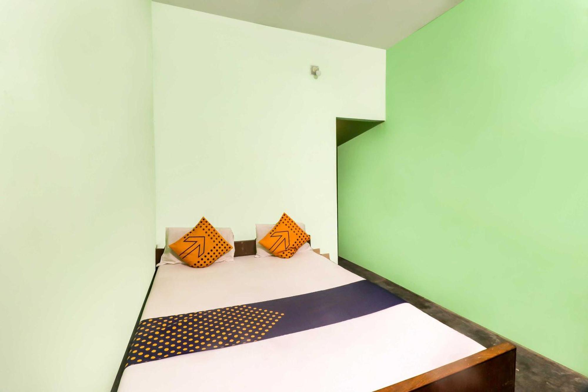 Spot On Mishra Guest House Varanasi Esterno foto