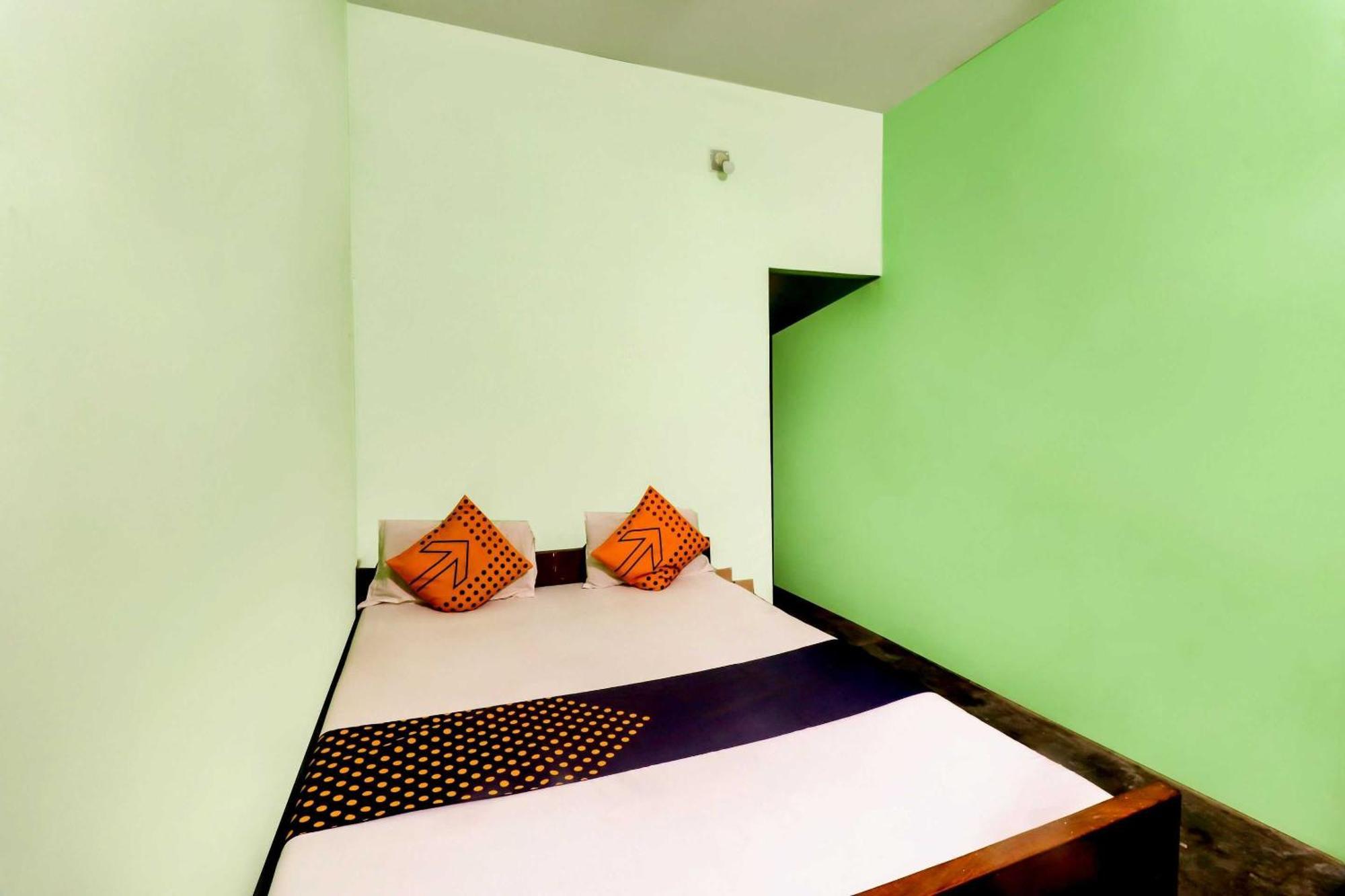Spot On Mishra Guest House Varanasi Esterno foto