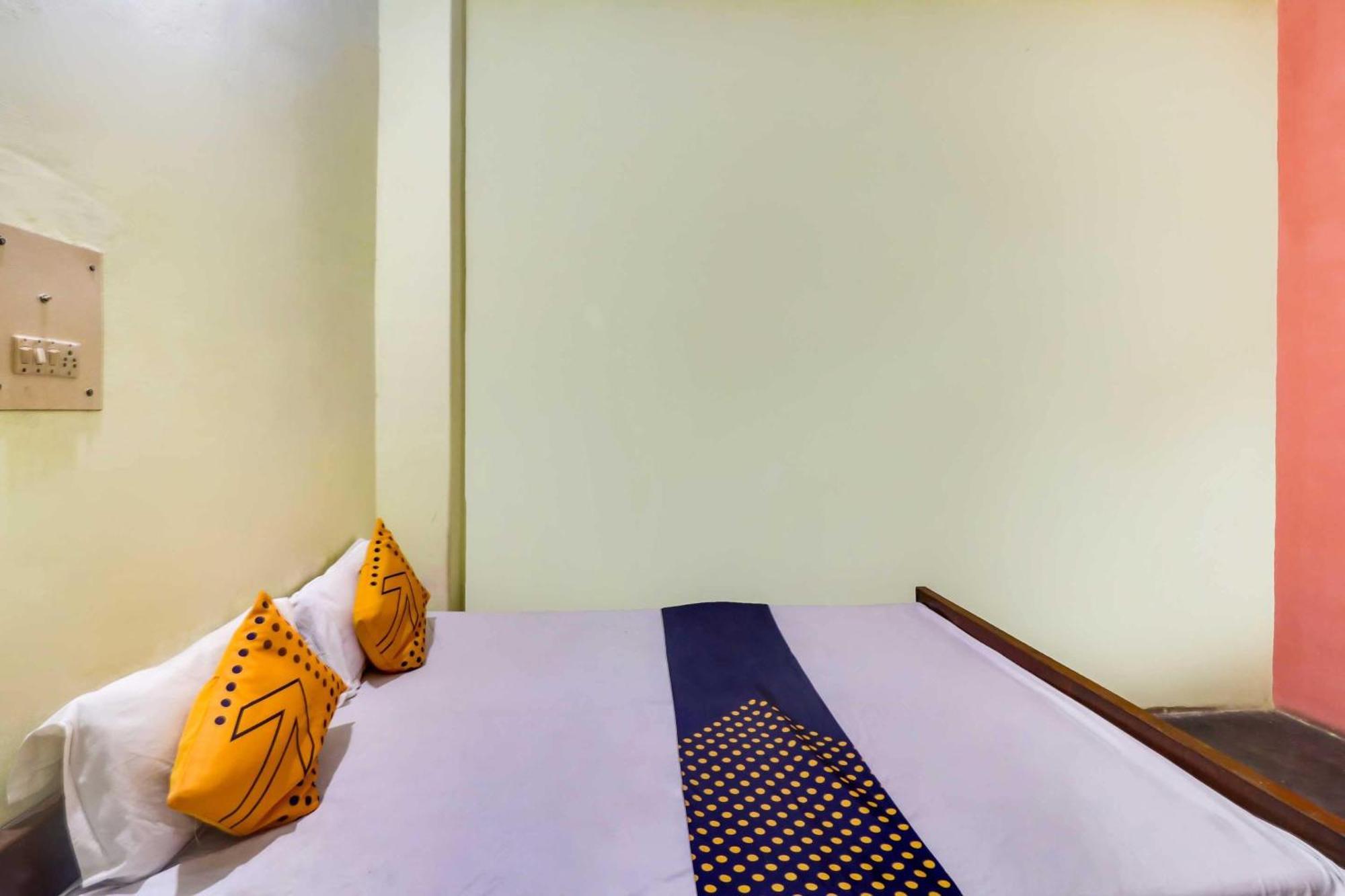 Spot On Mishra Guest House Varanasi Esterno foto