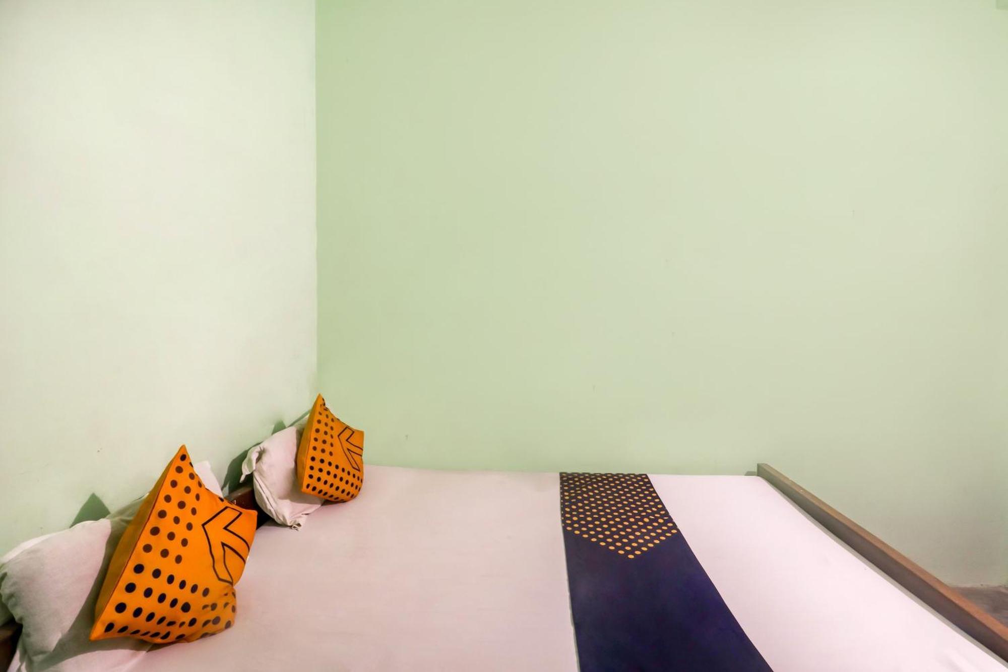 Spot On Mishra Guest House Varanasi Esterno foto