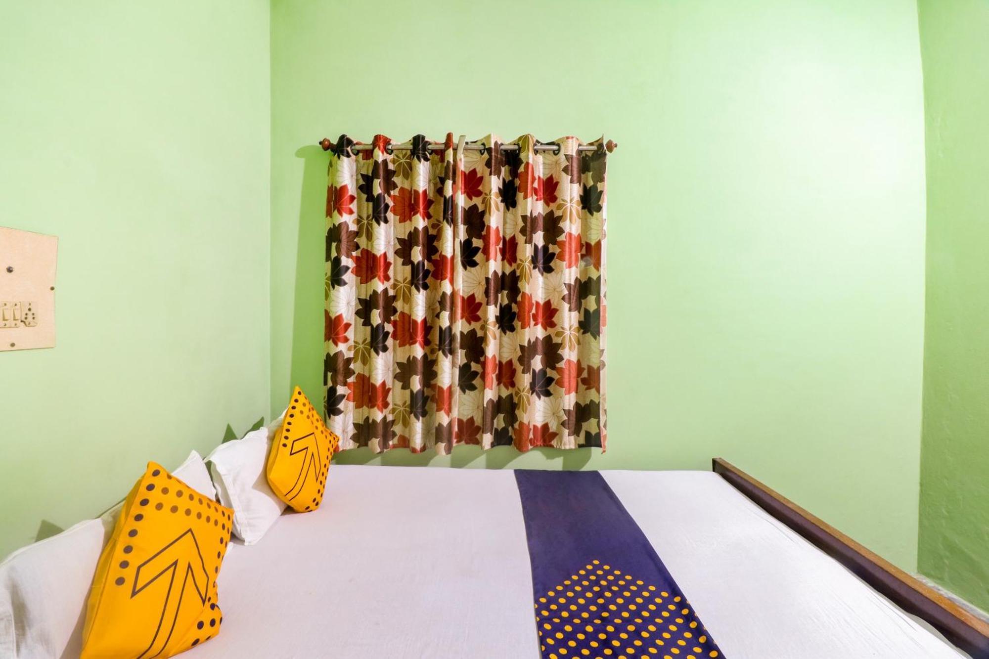 Spot On Mishra Guest House Varanasi Esterno foto