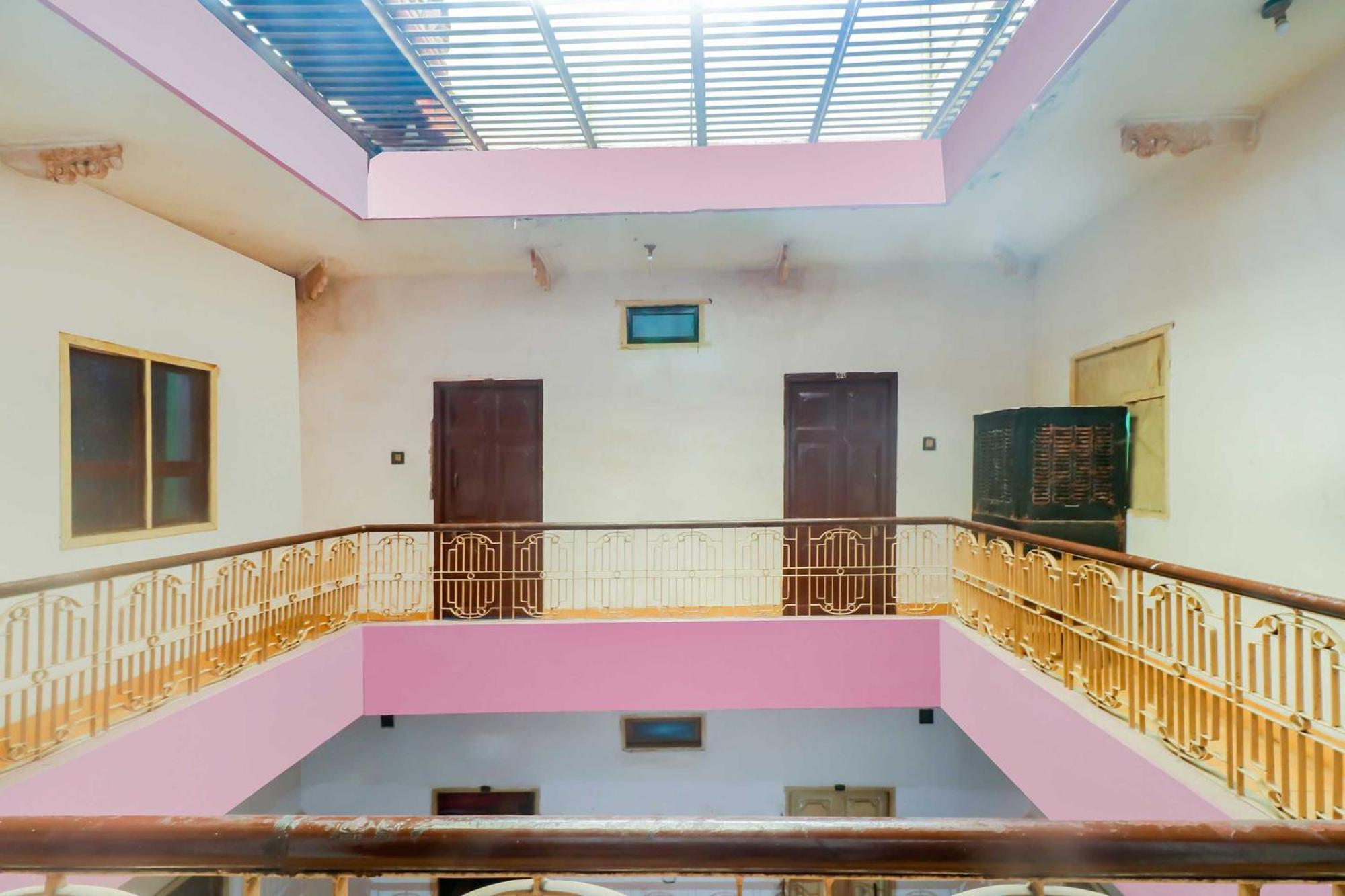 Spot On Mishra Guest House Varanasi Esterno foto