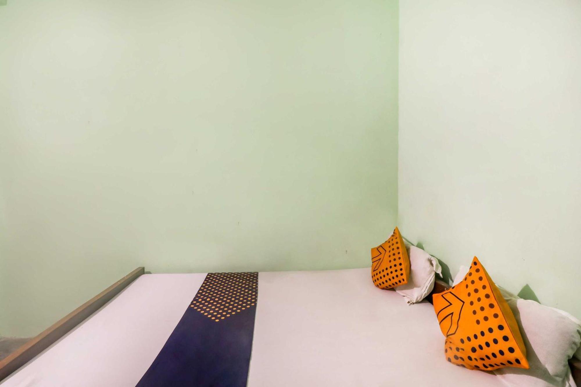 Spot On Mishra Guest House Varanasi Esterno foto